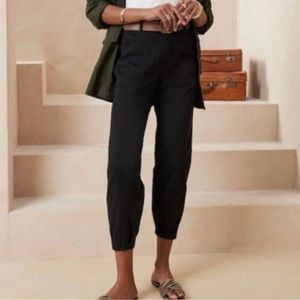 Banana republic mid rise chino jogger pant. NWT